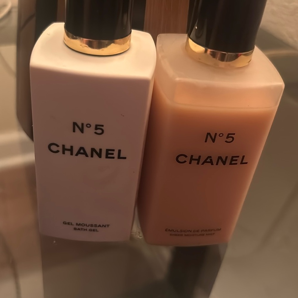 CHANEL No. 5 Bath Duo with Black Caps